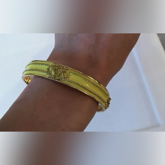 C Wonder Yellow enamel gold tone bracelet - Picture 1 of 3